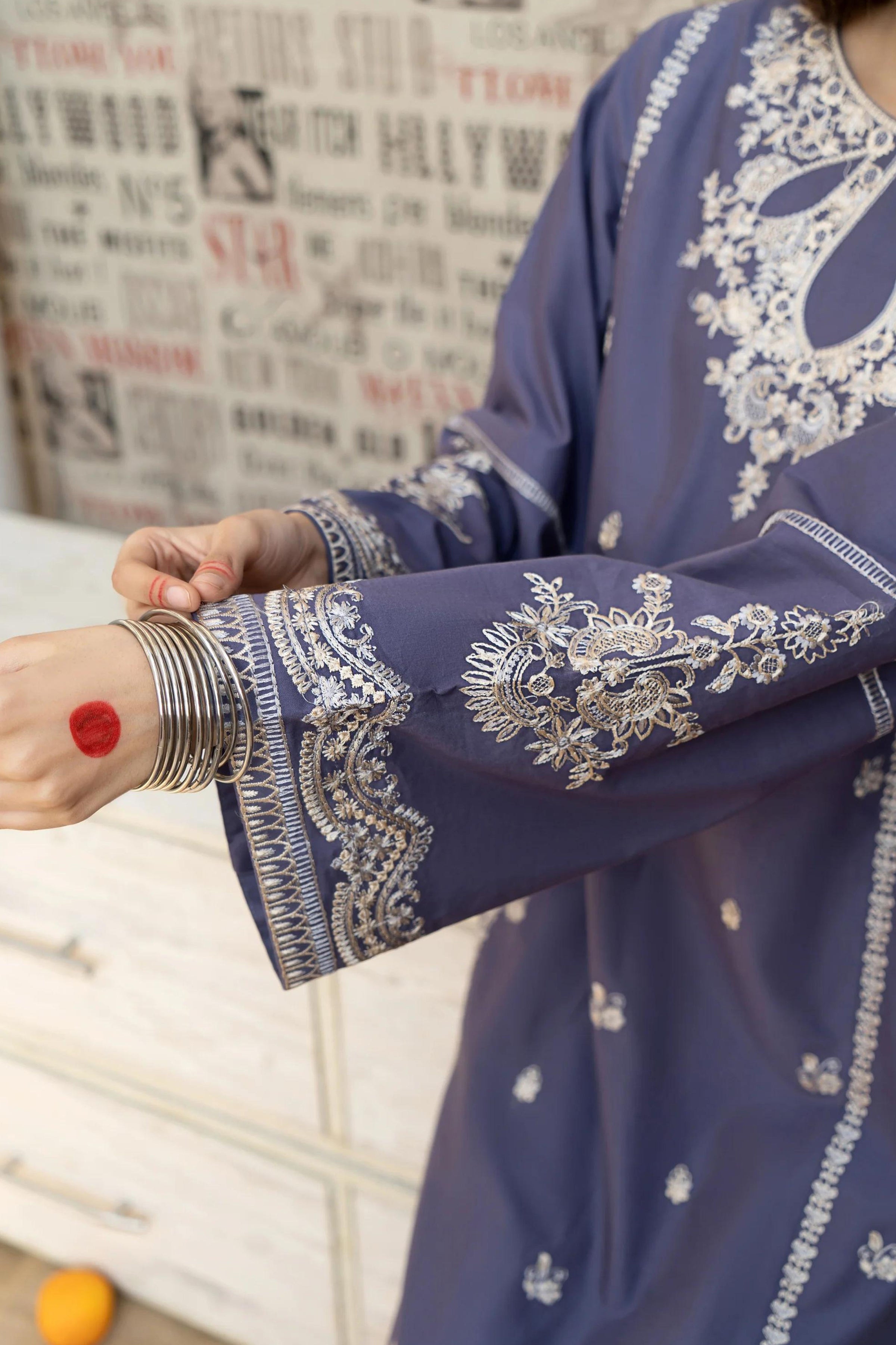 URGE - 3PC LAWN EMBROIDERED SHIRT WITH MANAAR PRINTED DUPATTA AND EMBROIDERED TROUSER - HZG1594