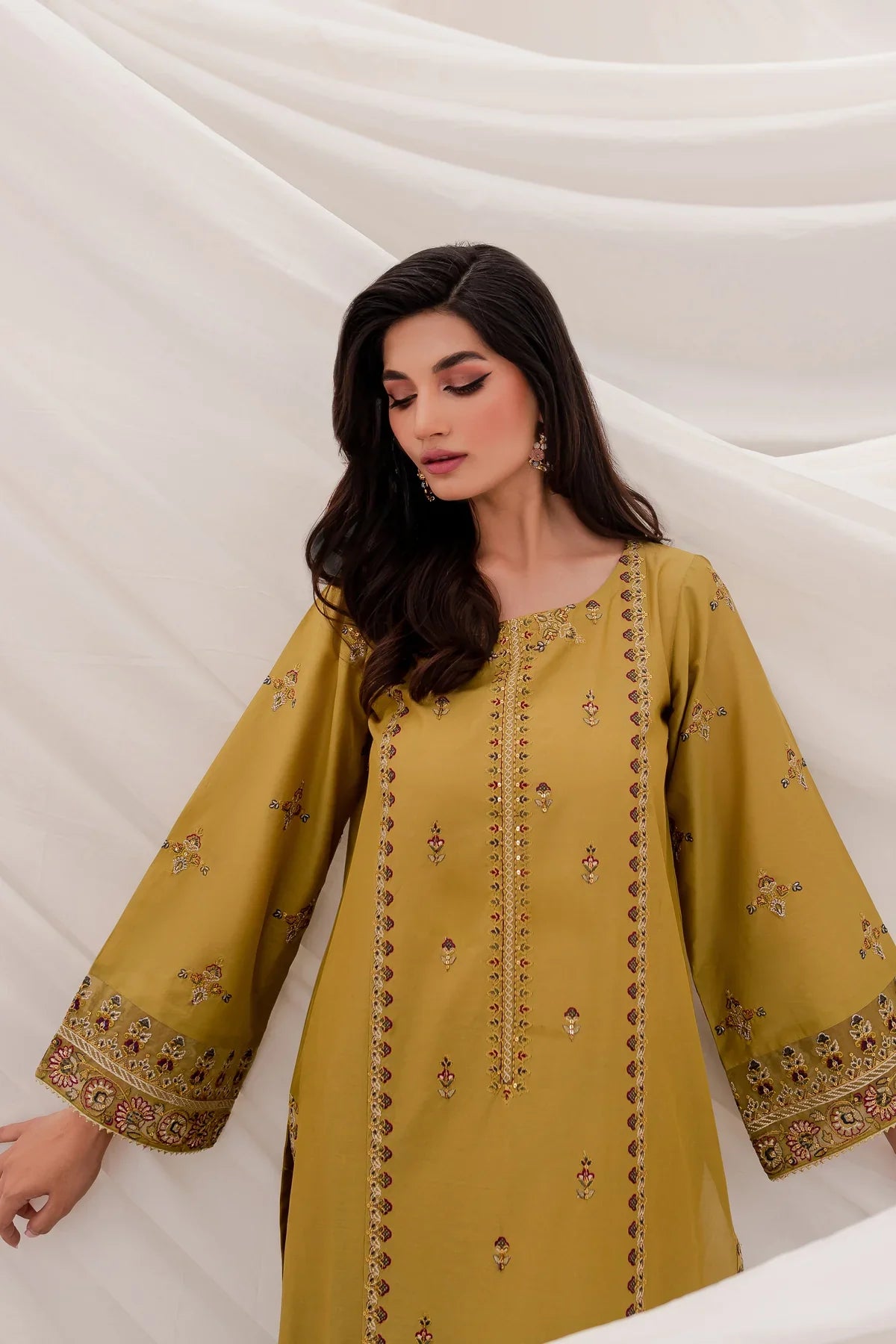 BATIK - 3PC LAWN EMBROIDERED SHIRT WITH MANAAR PRINTED DUPATTA & TROUSER - HZG1244