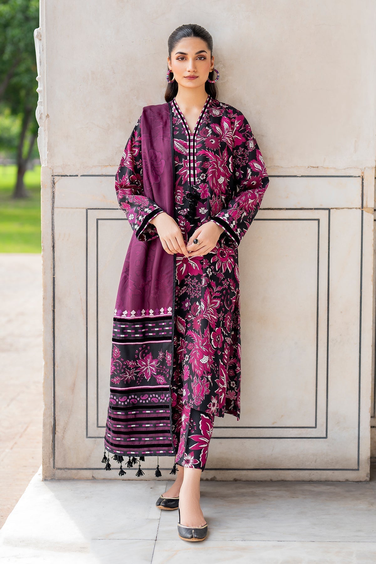 BAROQUE - 3PC KHADDAR PRINTED SHIRT WITH PRINTED DUPATTA AND TROUSER - HZG1864