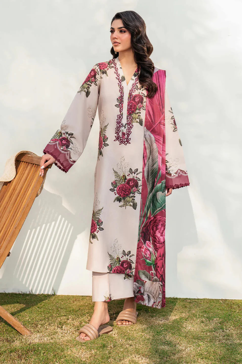 IZNIK - 3PC KARANDI PRINTED SHIRT WITH KARANDI PRINTED DUPATTA AND TROUSER - HZU2513