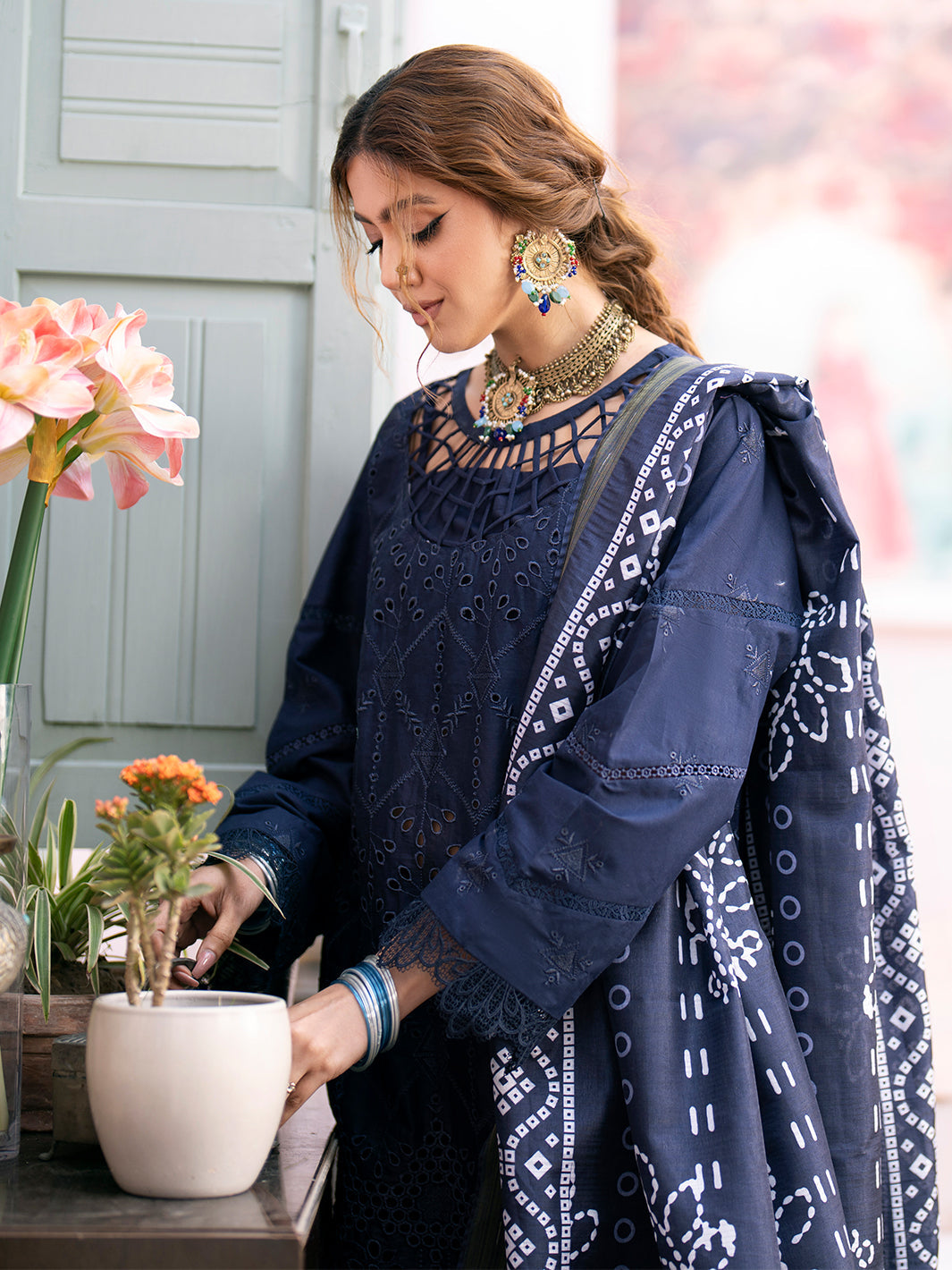 QALAMKAR - 3PC LAWN CHIKANKAARI EMBROIDERED SHIRT WITH PRINTED DUPATTA AND TROUSER - HZG1727