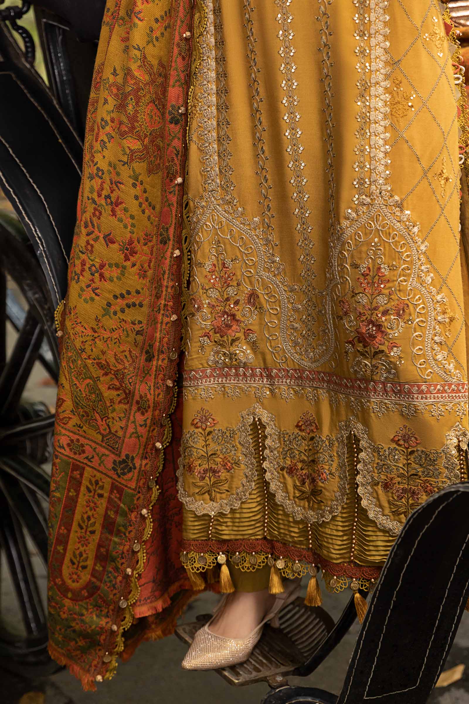 MARIA B - 3PC KARANDI EMBROIDERED SHIRT WITH TWILL PRINTED SHAWL AND TROUSER - HZU2458