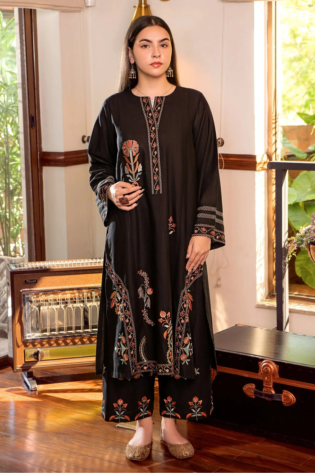 URGE - 2PC LAWN EMBROIDERED SHIRT AND EMBROIDERED TROUSER - HZG2877